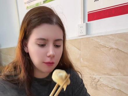 相差二十岁的中俄夫妻,跨越了国度,跨越了距离。入乡随俗,我相信你一定会爱上中国。