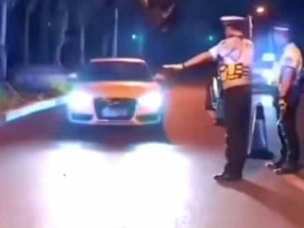 喝车不开酒,开酒不喝车#搞笑视频 #酒驾百态 #万万没想到 #上热门🔥上热门 #我服了