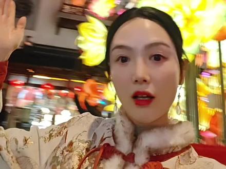 逛灯会,领福利,新春吃喝玩乐来这里
新春吃喝玩乐节来啦,一年一度的豫园灯会也太美啦,还能参加扫马大赛,领奖品哦,赶紧安排起来
#抖音新春吃喝玩乐节 #2026上海豫园灯会 #乐活上海 #来大豫园过上海年 #上海的年味已经溢出屏幕了