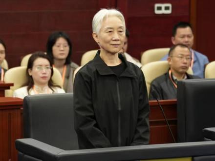 受贿1.17亿余元,李微微一审被判无期徒刑。