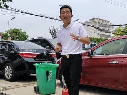 人生真的很矛盾,拼命挣钱,身体差,不挣钱吧,又难养家