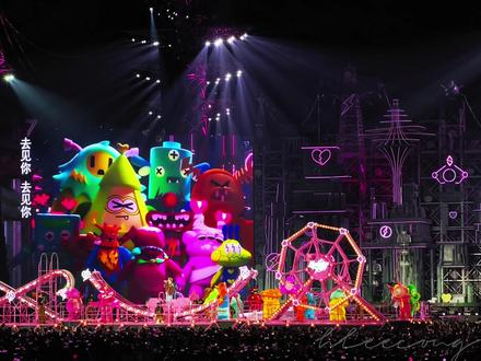 烟花响彻天际 城主永远爱你
五分钟的跨年烟火存档
新年快乐
#去见你 #跨年烟花倒计时 #汪苏泷