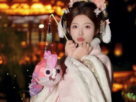 救命🆘还得是甜妹!#汉服 #出街吧汉服 #国风古韵 #西安汉服 #梦回大唐 @DOU+小助手 @DOU+上热门