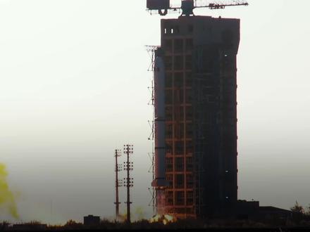 【#中法航天合作硕果累累 】 从2018年中法首颗海洋卫星成功发射入轨,到2023年中国向法国赠送月壤样本,中法两国在航天领域一直保持着友好往来和密切合作。#2024年中法建交60周年 之际,中国的嫦娥六号探测器携带着一台法国研制的氡气探测仪(DORN),在月球背面开启了探测任务。中法天文卫星是两国在航天合作领域的又一个里程碑。#从风筝到卫星