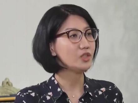 没人能够笑着走出易立竟的采访,周杰竟做到了#周杰 #语言艺术 #人情世故 #主持人 #口才情商