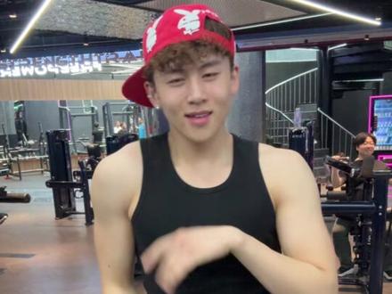 来自北方的跑步机舞神#卡点舞 #跑步机舞 #爬坡