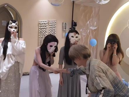 男女嘉宾互相介绍
#童锦程 #怦然心动798 #江南第一深情