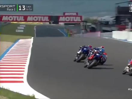 一穿四逆风登顶,拿下赛季第四冠 #张雪机车
#张雪机车第四冠
#WSBK捷克站夺冠
#一穿四逆袭夺冠