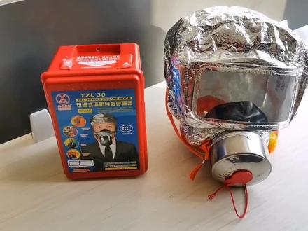 过滤式消防自救呼吸器,居家办公常备自救用品,你会正确佩戴吗#消防设施操作员 #消防工程 #消防器材