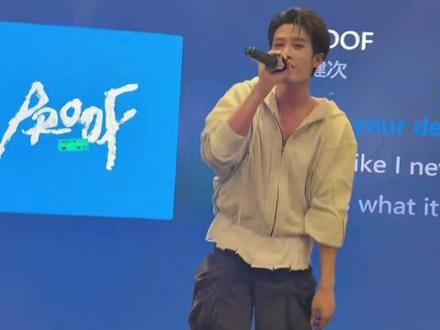 突袭直播首唱proof ,怎么会有这么好看的男孩子,最后还有比心和飞吻啊啊啊
#檀健次 #直播