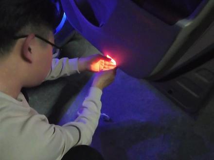 一插一拔不破线,轻松搞定车门迎宾灯 #丰田 #迎宾灯安装教程 #迎宾灯 #氛围灯