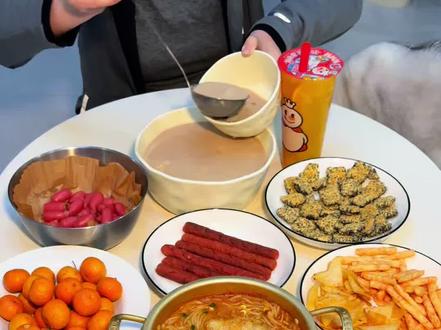 一代人有一代人的年夜饭!
#国宴#00后年夜饭#八菜一汤 #年轻人有自己的年夜饭#饭搭子