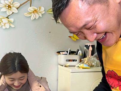 强哥下班回来,给孩子们安排豪华版水烙馍,真是出乎意料的好吃啊#日常vlog #夫妻日常 #抖音记录美好生活 #水落馍