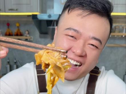 粗茶淡饭最养人 白菜干豆腐 从小吃到大的 百吃不厌 做法简单又下饭