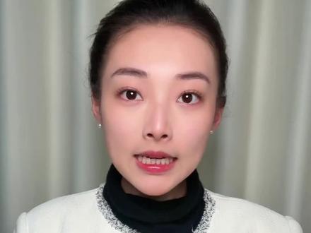 警方通报金晨“肇事逃逸”传闻 别让“脑补”跑在真相前面 #警方通报金晨疑似肇事逃逸让助理顶包事件 ,警方通报终于来了。金晨本人也发文,对自己不谨慎驾驶造成事故,向公众道歉。确实,作为公众人物,在车祸这件事情处理上,有很多瑕疵,希望引以为鉴。但从通报来看,也真的不是有些人臆想的,有那么多所谓的“阴谋论”,一些评论看似头头是道,其实也是情绪先行、理性缺位的典型表现。当然,也可能有少数人,就是把脑补剧情当成了流量密码。网络时代,看到听到的未必真相,让子弹飞一会,比起急着站队、忙着共情,等待官方调查、尊重事实证据,才是对公共事件最负责任的态度。#金晨道歉