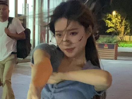 户外大摆锤#阿梓不可爱 #阿梓不可爱尬舞 #阿梓 @四川牛一飞