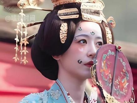 拍《太平年》时,为何周雨彤脸上画满图案?了解内情才懂导演细节把控之精妙#太平年 #周雨彤 #白宇 #影娱热点团 #内容启发搜索