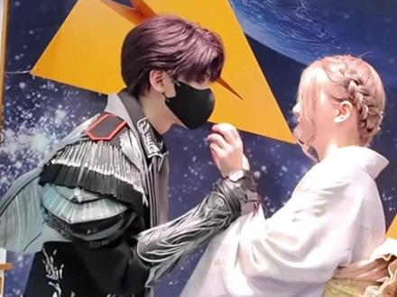 属于樱花妹的刻板印象再次加深了 视频素材来源@爱谈几个谈几个 这个是留学熊猫妹,此前是误会为樱花妹,实在抱歉#樱花妹 #恋与深空 #恋与深空官委 #刻板印象