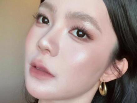 有点小钱的姐妹都来学这个超简单的眼妆!#rc #rc缎光眼影 #眼影 #眼妆教程