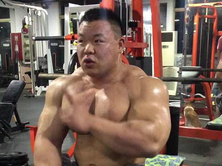 胸部训练计划1之平板卧推