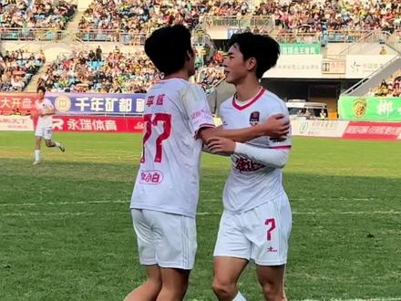 “湘超”衡阳队vs郴州队(主场)上半场1:1,7号王腾翔射入一球扳平比分#湘超 #湘超衡阳VS郴州 #衡扫千军顶峰相见 #郴州