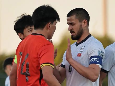 在第一场热身赛中,中国U23以1:0的比分击败了对手,不过从对方的报道中看的出来这场比赛的激烈程度,所以不踢也挺好,起码我们的核心球员不会有受伤风险!#易球成名计划 #实况足球手游 #实况足球online #国足 #吉尔吉斯坦