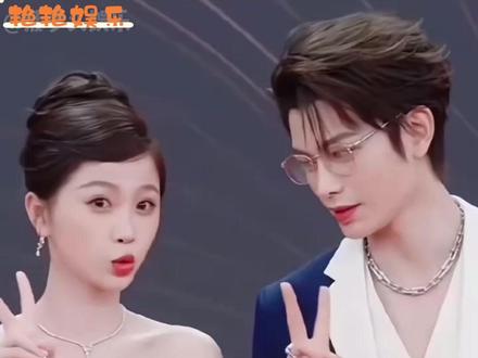 樱花树下站谁都美 #虞书欣 #丁禹兮 #宇宙中欣