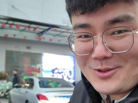 农村小伙投资几百万做台球厅,生意这么好,问问员工工资怎么样