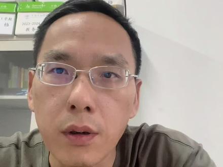 浙江省2025年招生计划的巨大困扰 各位高三的家长:
昨天晚上拿到最新的2025年纸质版和电子版浙江省招生计划,经过比对,发现今年的招生计划会对考生和家长造成巨大的困扰。
一、新增院校和专业涉及的志愿数有4637个,涉及计划数28968人,其中本科志愿数2537,计划数9537人,专科志愿数2280,计划数19431人。
这些志愿都没有往年数据可以采用,只能参照往年相近专业数据和该院校的平均分数和平均位次。
二、因专业代码调整和专业专业名称更改导致需要人工查找的数量巨大。志愿总数达11772,涉及招生人数121049。其中本科志愿8526个,涉及人数71400;专科志愿3246个,涉及人数49649。
三、纸质招生计划平行志愿部分总共有294页。纸质书上也没有明确的告知哪些是新增的专业,哪些专业代码或名称进行了更改,必将给不使用电脑的同学造成巨大困难。
如果学生和家长不象专业的数据处理人员救助将会花费大量的时间进行辨别和查找。虽然可能需要花费一点小钱向专业人士购买,本人觉得还是非常划算的。#志愿填报 #高考 #高考志愿