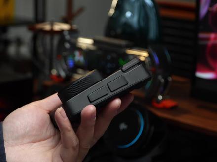 优篮子Dial剪辑助手真是国货之光,超有性价比的桌搭必备单品 它可以一键打开网页,一键打开软件,一键切歌,一键打开文件夹、一键打开CDE盘等等,还支持剪映、final cut pro、达芬奇、potoshop等常用软件的快捷设置!真是桌搭爱好者,剪辑师的福音。