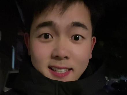 #口播视频自媒体 #创作者中心 #创作灵感
当所有人都不看好你,恰恰是你最该争气的时候。那些轻视你的目光背后,藏着对你逆袭的恐惧。别被外界的声音左右,别丢了前行的勇气,相信自己,终能凭实力登顶,活成满心欢喜的模样。