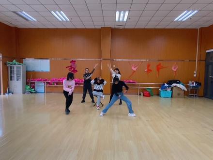 本年度最流行年会舞蹈
《大风吹》