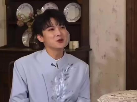 香港《一周星星》专访新话筒拥有了名字!《懒得说你》 #周深 #香港翡翠台