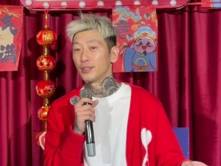 郭子乾首登北京白话脱口秀 距离郭子首登演出已经俩月有余了👏
没有抢到春节档的大家这次可以来五一场看郭子老师演出啦🔥
#郭子乾
#陈印泉
#北京白话
#郭采麟她爸
#脱口秀