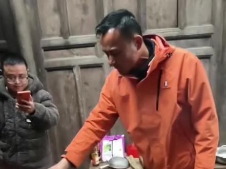 蜜蜂哥首次带货很成功,不会做,先买了再说,物流给力,三天内2
0单到了8单,剩下的明天到,品质优良,放心可靠。@荒野蜜蜂哥阿乐