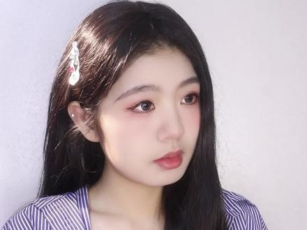 我和他来自同一作者笔下不同的故事,他说他的故事里没有其他人,而我有一位因意外离开的男友...#剧情