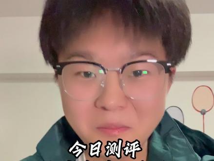 今天测评凯乐石三合一冲锋衣,置顶的那个视频破了2000万,我就把大家都提到最多的几个测评了,目前已经测评过骆驼,伯希和,迪卡侬,拓路者,还有今天的凯乐石。
今天我们专门测评凯乐石的,由于在某店只看到有2款的三合一的凯乐石,我只选了一个绿色的,因为另一个颜色真的是太难驾驭了。虽然说这个好像也不是太好看,但是没有别的颜色,其实我更喜欢黑色,但没得选。
由于之前穿的冲锋衣都是XL的,你们都说有点大,我这不选了个L的,上身试穿后袖子那块太紧了,活动有点困难,别扭,可能我现在都一百四十五斤了穿L有点小,但是只穿外套,不大不小,刚好,还略带一些宽松,你们说,怎么搞,单买外面的也不是不行哈。
凯乐石口袋里面是加绒的,胸口里面有个拉链口袋。凯乐石它用的是一个黑色和绿色的一个拼接的。胸口有一个刺绣的logo,有点太阳公公。
凯乐石袖口的魔术器啊,真挺好的。经得起随意拉。袖口那里也是有一串英文字母的刺绣logo。
凯乐石内胆柔软,帽子是可以拆卸的,脖子那里加了绒,很暖和包裹后脖。它的防水还有一个渗透,测试后,毋庸置疑,都没得说啊。
整体来说这件凯乐石的三合一还可以,最后还有一点问题就是价格有点高,现在冲锋衣怎么都这么贵,快赶上羽绒服的价格了。
最后讲一下,没收钱,不是推广,单纯的测评及试穿,目前太小已经在不影响二次销售的情况下,和客服沟通后退了货。谢谢朋友们的支持与陪伴,谢谢!#罗泽帆 #凯乐石三合一冲锋衣 #三合一冲锋衣 #冲锋衣测评 #防风防水冲锋衣