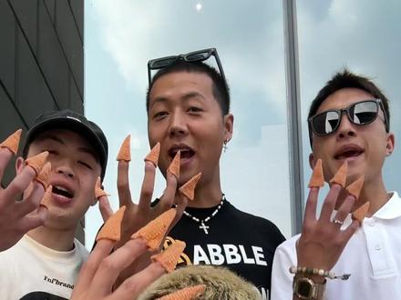 不用我教了吧 开始吮吸吧!#内向社恐