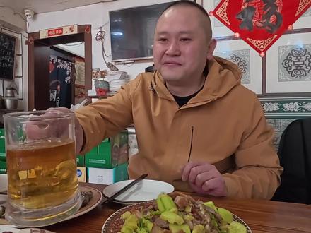 骑行去啤酒屋,论个收加工费,大海鲜一吃五十的到底合不合理? #青岛#啤酒屋 #海鲜加工