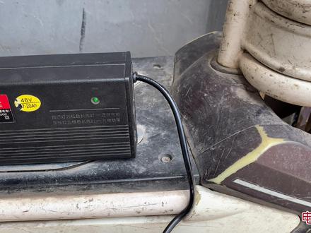 电动车充电器亮绿灯不能充电,这不是捡钱吗?修好也太简单了