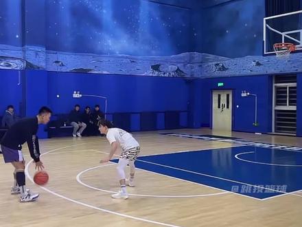 杨政门徒亚翰VS闫帅百分大战第一节完整版回放,亚翰慢慢找回状态@亚翰 @YESER-闫帅 #亚翰 #闫帅 #杨政 #亚翰汲取之旅 #瓷器厂雏鹰计划