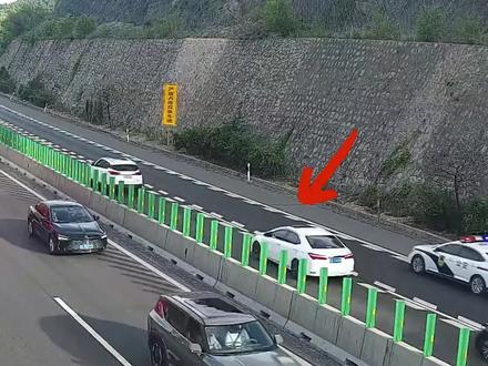 18岁少年拿证6天勇闯高速公路,打算假期带同学自驾旅行?#高速