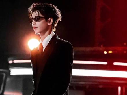 跨年40秒走秀封神!张凌赫开年爆火#张凌赫 #娱乐 #上热门#热门综艺