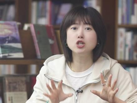 苏超的走红,很大程度上是因为天时地利人不和。还记得宿迁和徐州那场有多惨烈吗?90分钟抬下去9个人,有3个是带伤上阵的,救护员都忙不过来。那么,浙江的作业该怎么抄?
#苏超 #浙超联赛 #太平年 #吴越 #足球