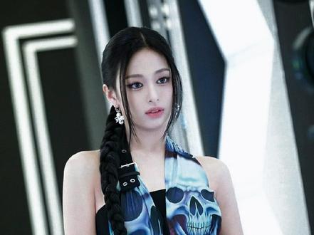 出道即完成型 临场应变能力满分 天生爱豆郑雅贤的舞台从来不会让人失望 除了帅气扔唇环 还有其他事故…#ahyeon #ahyeon六女一 #ahyeon六女ace一 #干尸譞手