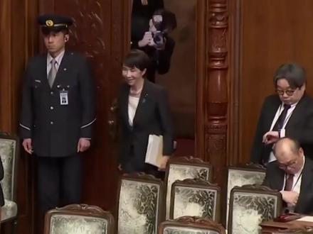 高市将赴白宫“鸿门宴”,启程前拒绝出兵护航,日本将堵上国运?