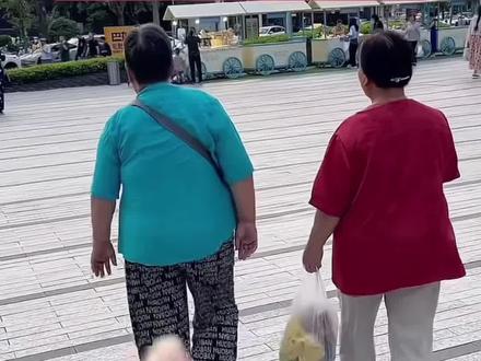 我妈87年属猪的、今年62岁了,穿上这个裤子跟小姑娘一样!春夏新款#谁穿谁好看系列#源头工厂#中老年品牌女裤