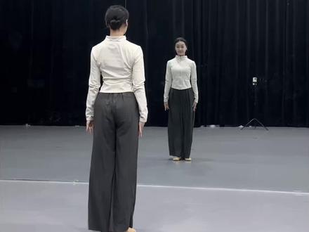 《咏春》背面慢速分解来啦
适合开春跳的小舞蹈🌸
编舞:阿莎莎
#咏春舞蹈挑战 #咏春舞蹈教学 #成人零基础舞蹈 #成人舞蹈教学 #别辜负眼前季节