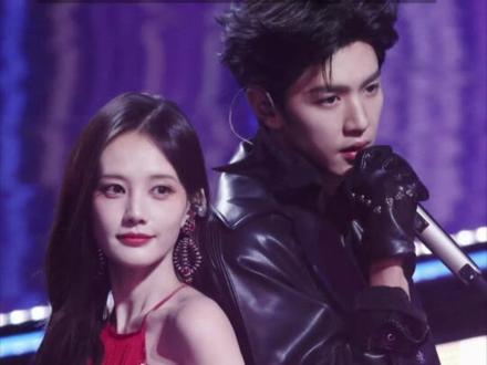 人不红是有原因的,#湖南卫视小年夜,上李一桐陈哲远合作《我想占据你》,李一桐假唱明星,粉丝表示能接受假唱,但感觉不能接受不够用心不敬业,你怎么看?#李一桐#李一桐假唱#陈哲远#小年夜#@抖音Dou+上热门 @抖音小助手 @抖音创作小助手