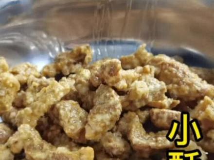 小段小酥肉,鸡全蛋加面粉调出来炸糊是软的,所以不适合调酥糊,#小酥肉#小酥肉专用粉 #小酥肉粉 #小酥肉教程